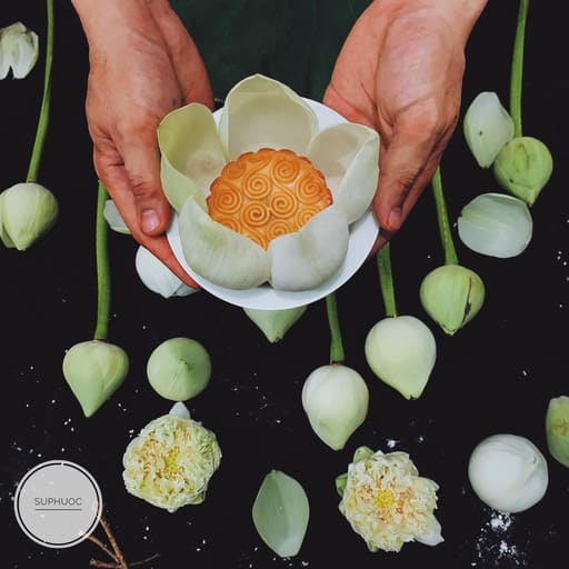 Mooncake white lotus 02