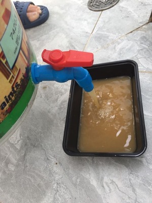 Extracting bokashi juice